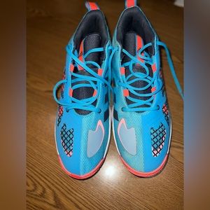 Men’s basketball shoes. Adidas. 12
